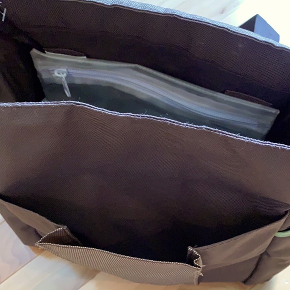 GRACO diaper bag - crossbody/over the shoulder - Picture 10 of 13